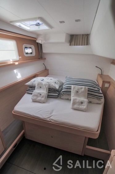 Lagoon 450  Flybridge - Yacht Charter Sailica