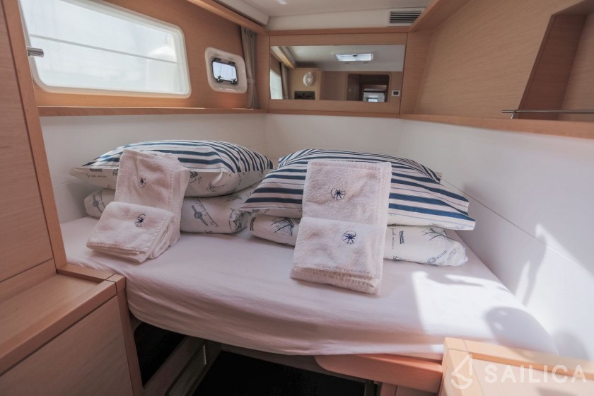 Lagoon 450  Flybridge - Yacht Charter Sailica