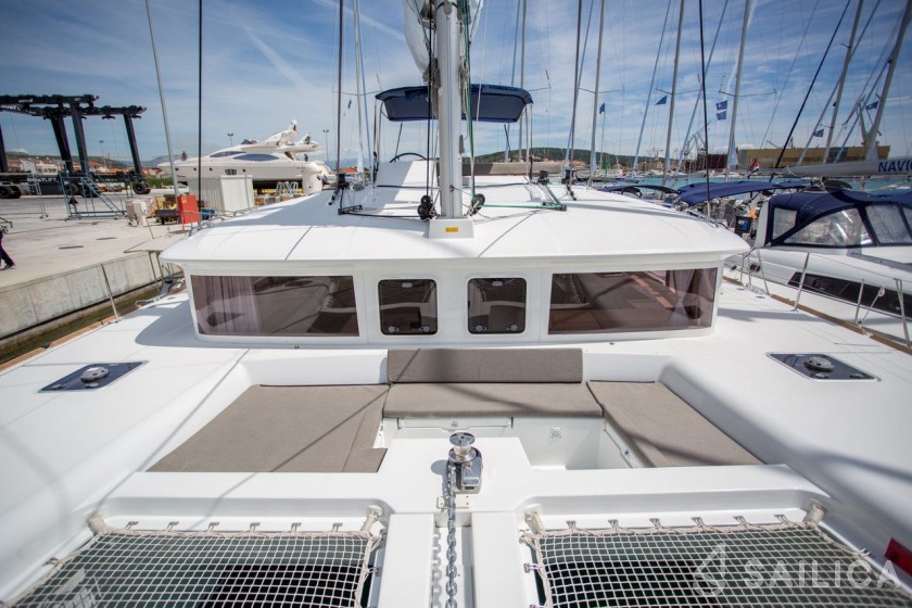 Lagoon 450  Flybridge - Yacht Charter Sailica