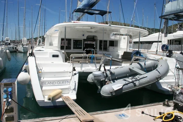 Lagoon 450  Flybridge - Yacht Charter Sailica