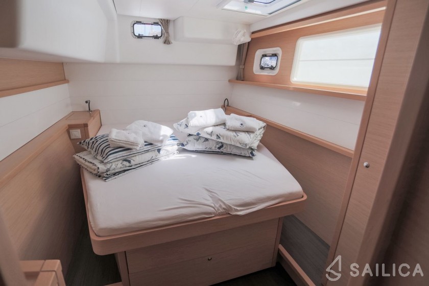 Lagoon 450  Flybridge - Yacht Charter Sailica