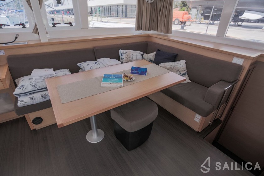 Lagoon 450  Flybridge - Yacht Charter Sailica