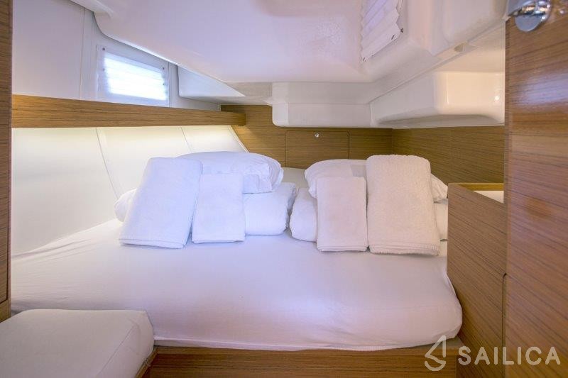 Elan 40 Impression - Yacht Charter Sailica