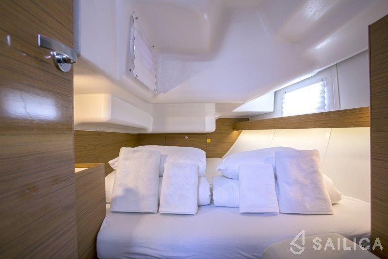 Elan 40 Impression - Yacht Charter Sailica