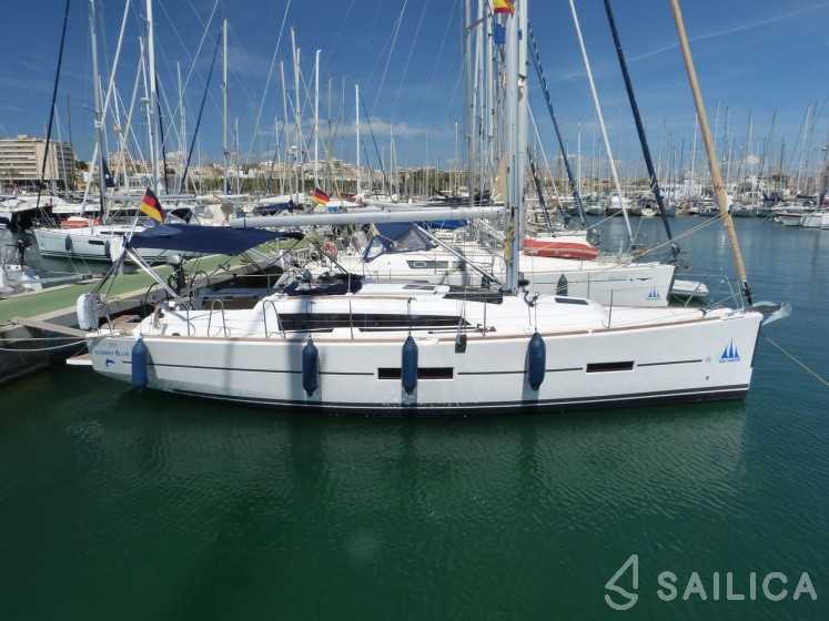 Dufour 382 GL - Yacht Charter Sailica