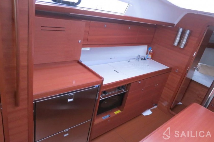Dufour 382 GL - Yacht Charter Sailica