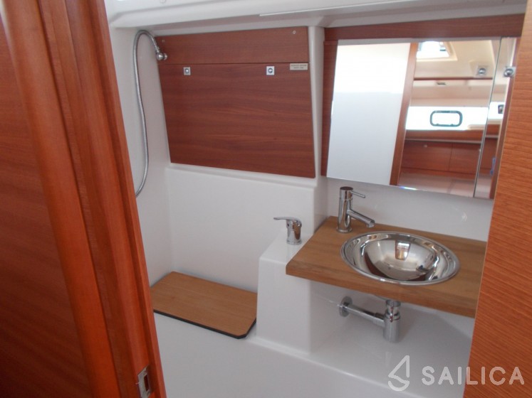 Dufour 412 GL - Yacht Charter Sailica