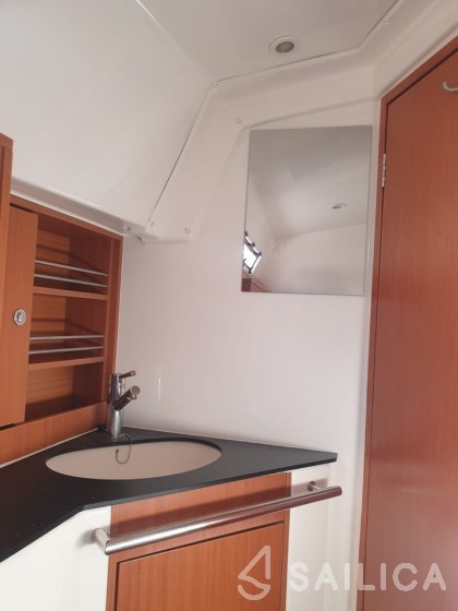 Bavaria 32 Cruiser - Yacht Charter Sailica