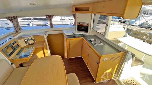 Lagoon 400 - Yacht Charter Sailica