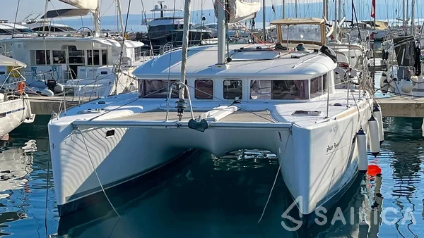 Lagoon 400 - Yacht Charter Sailica