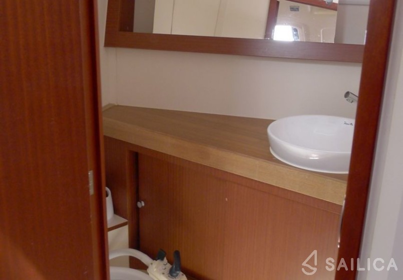 Hanse 415 - Yacht Charter Sailica