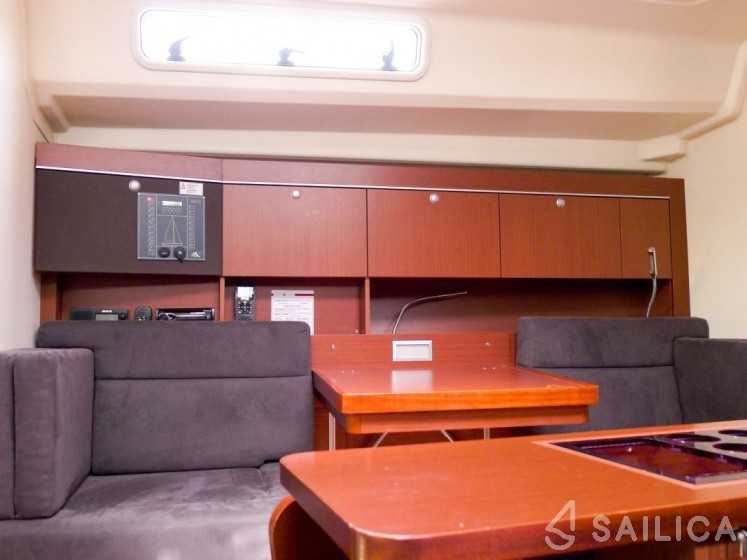 Hanse 415 - Yacht Charter Sailica