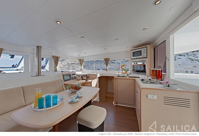 Lagoon 400 S2 - 4 + 2 cab. - Yacht Charter Sailica