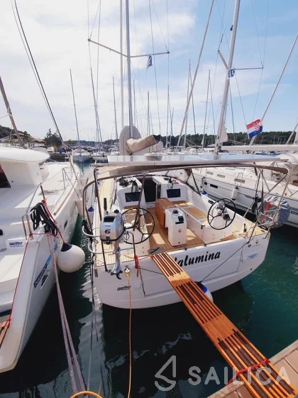 Sun Odyssey 410 - Yacht Charter Sailica