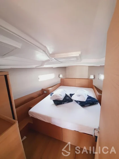 Sun Odyssey 410 - Yacht Charter Sailica