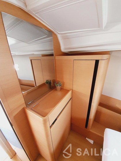 Sun Odyssey 410 - Yacht Charter Sailica
