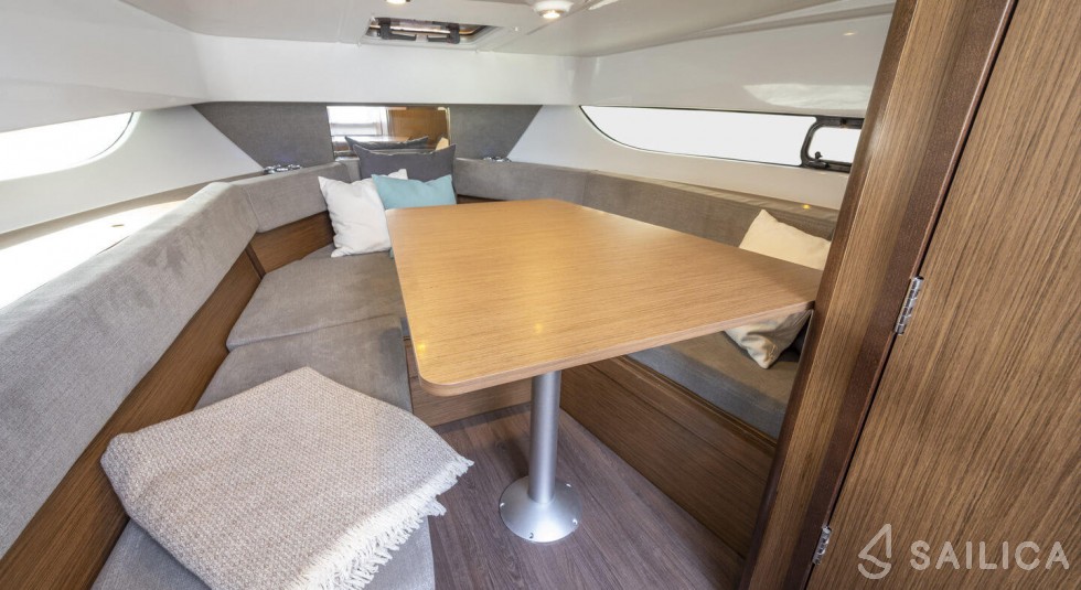 Beneteau Flyer 9 - Yacht Charter Sailica