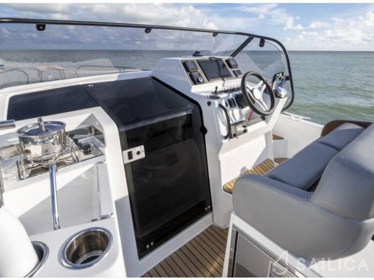 Beneteau Flyer 9 - Yacht Charter Sailica