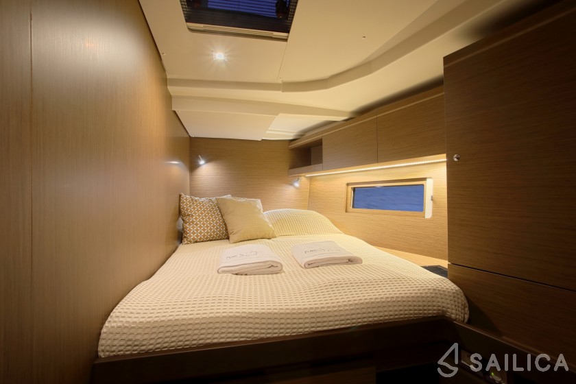 Oceanis 51.1 - Yacht Charter Sailica