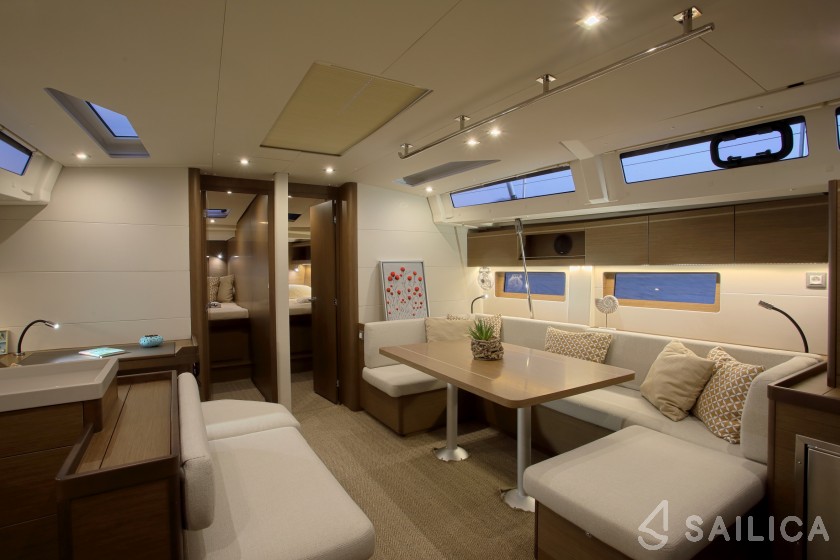 Oceanis 51.1 - Yacht Charter Sailica