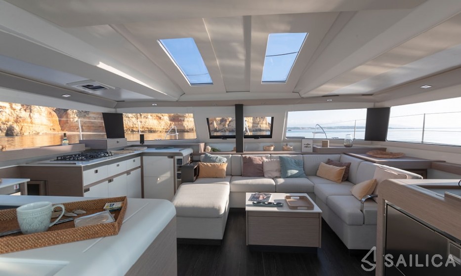 Elba 45 ELECTRIC - 4 + 2 cab. - Yacht Charter Sailica