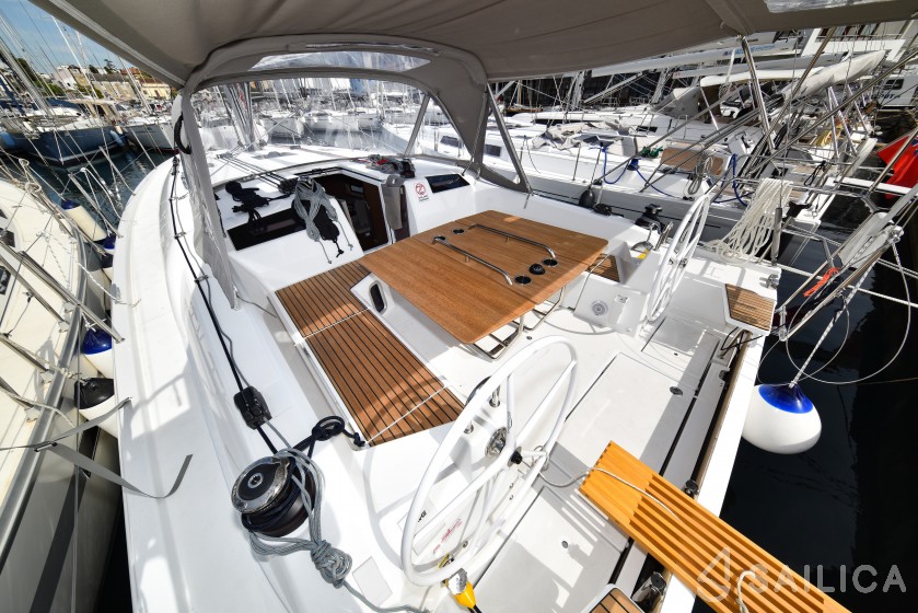 Oceanis 40.1 - Yacht Charter Sailica