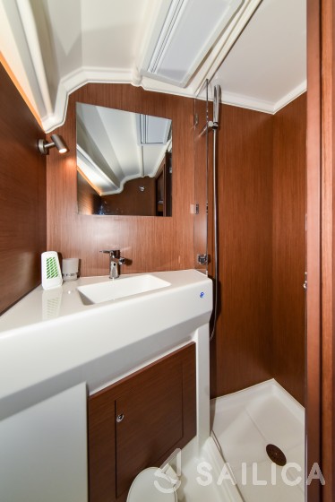 Oceanis 40.1 - Yacht Charter Sailica