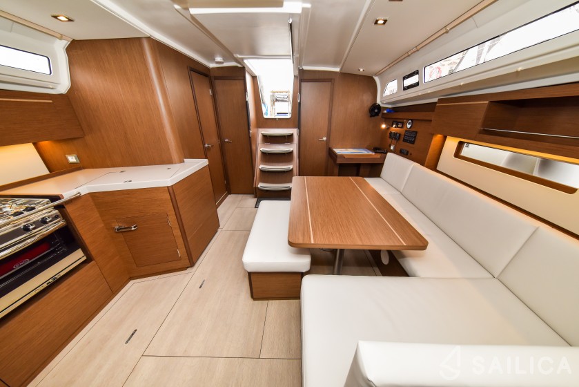 Oceanis 40.1 - Yacht Charter Sailica