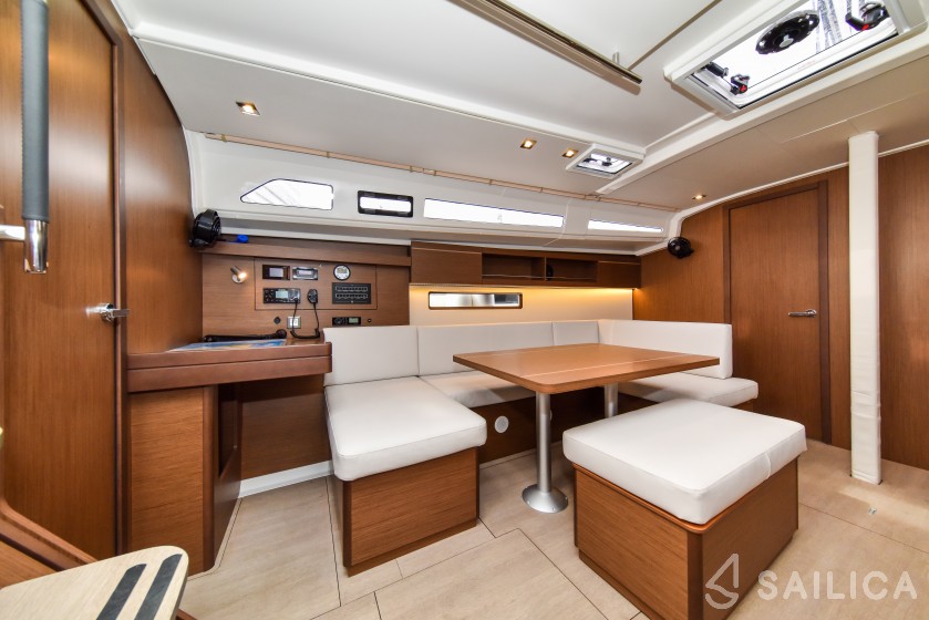 Oceanis 40.1 - Yacht Charter Sailica