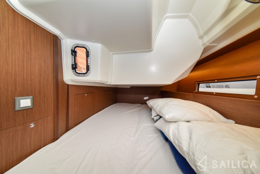 Oceanis 40.1 - Yacht Charter Sailica