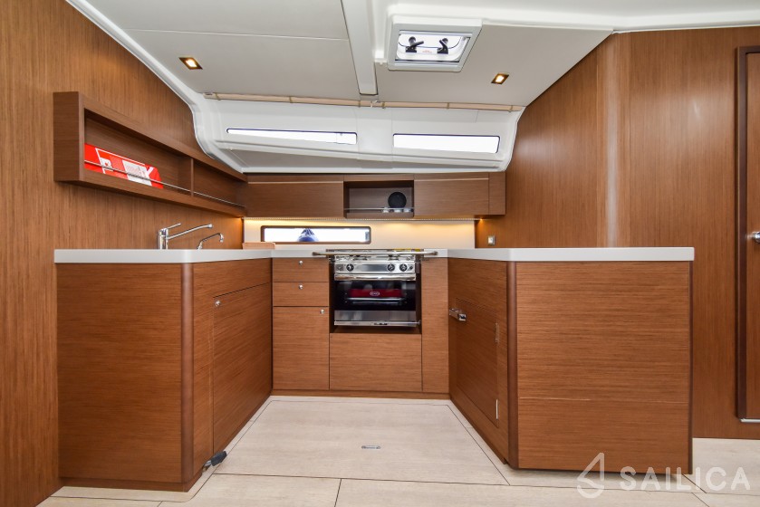 Oceanis 40.1 - Yacht Charter Sailica