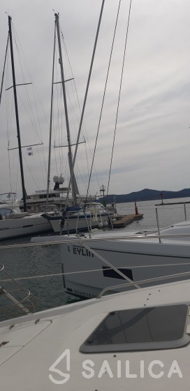 Oceanis 40.1 - Yacht Charter Sailica