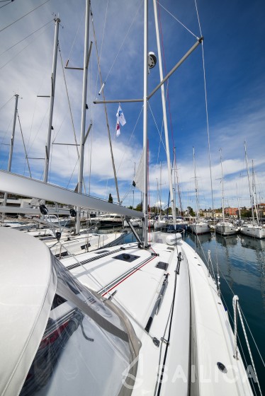 Oceanis 40.1 - Yacht Charter Sailica