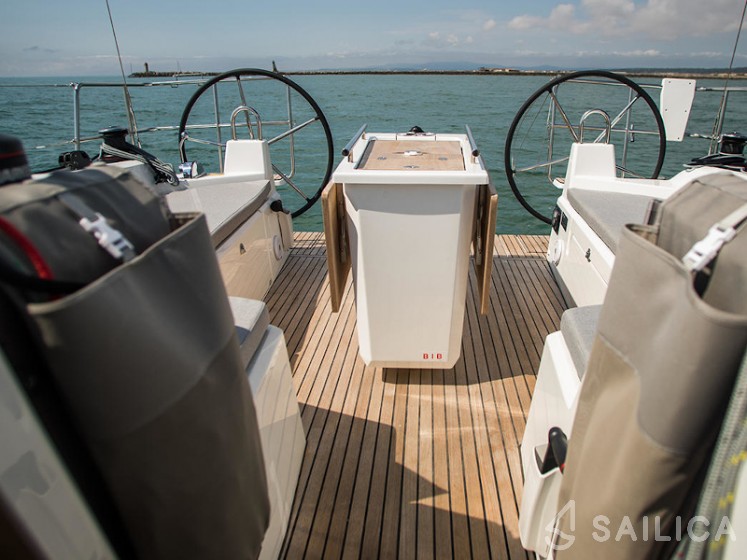 Oceanis 40.1 - Yacht Charter Sailica