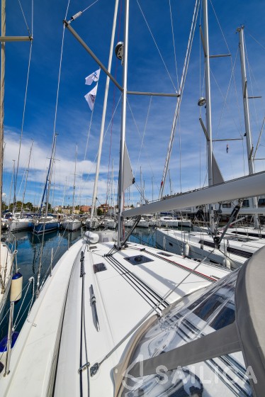 Oceanis 40.1 - Yacht Charter Sailica