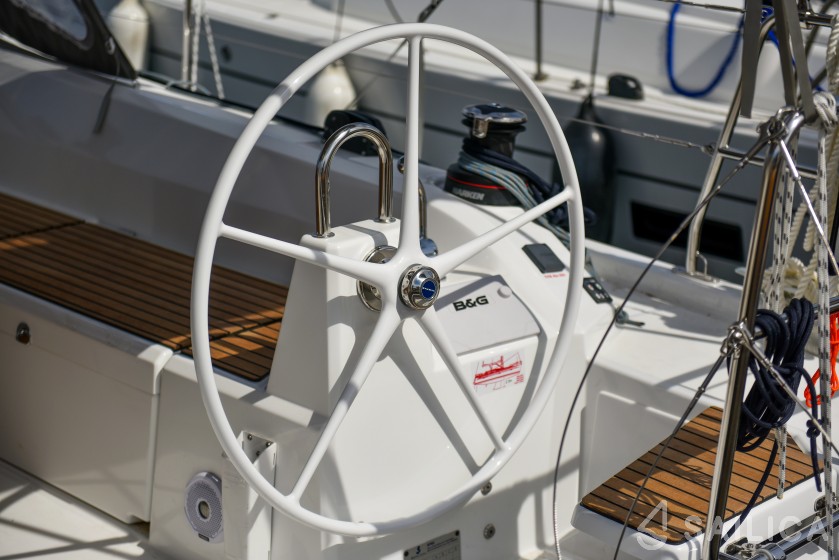 Oceanis 40.1 - Yacht Charter Sailica