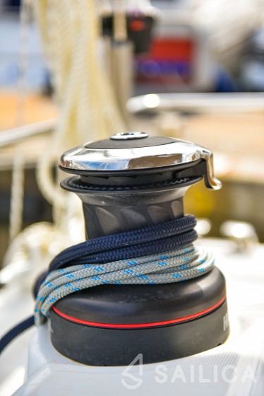 Oceanis 40.1 - Yacht Charter Sailica