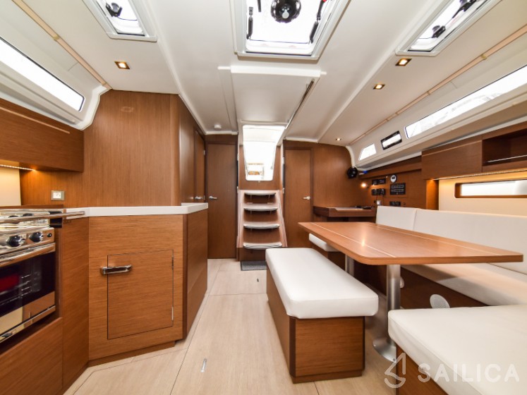 Oceanis 40.1 - Yacht Charter Sailica