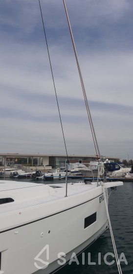 Oceanis 40.1 - Yacht Charter Sailica