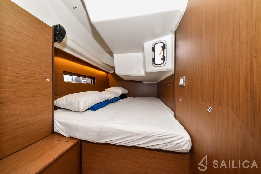 Oceanis 40.1 - Yacht Charter Sailica