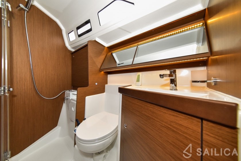 Oceanis 40.1 - Yacht Charter Sailica