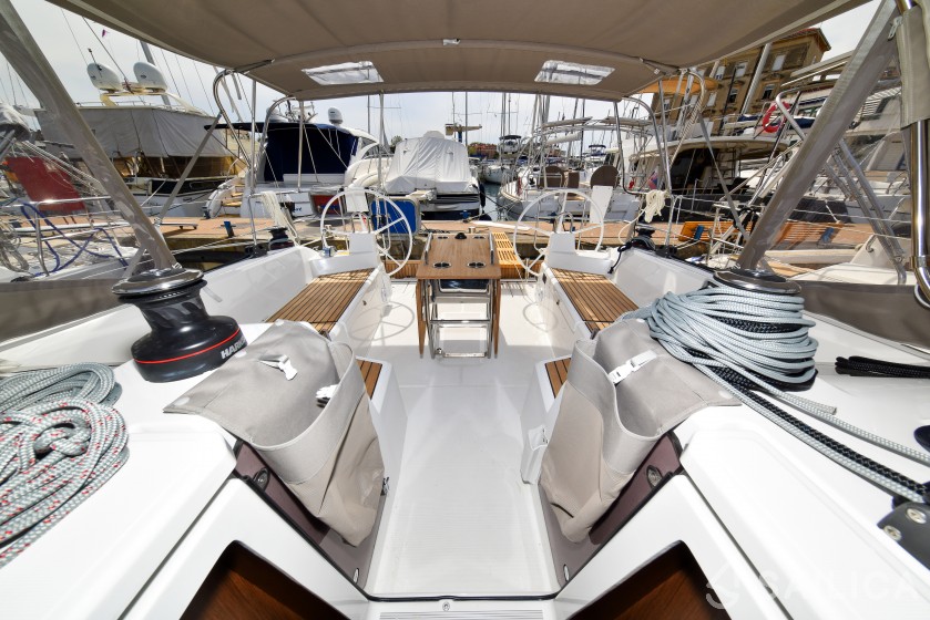 Oceanis 40.1 - Yacht Charter Sailica