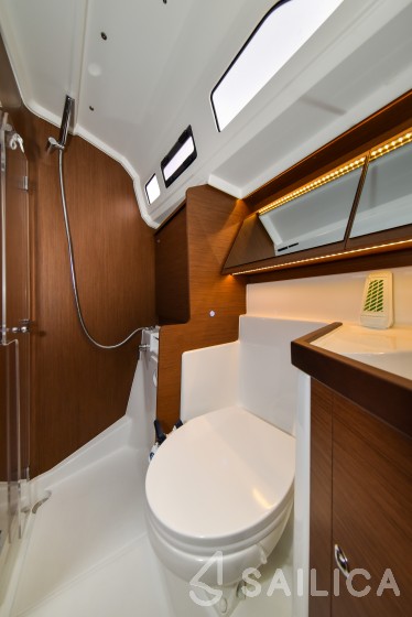 Oceanis 40.1 - Yacht Charter Sailica