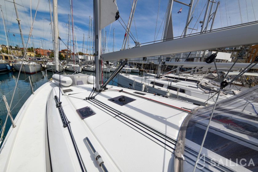 Oceanis 40.1 - Yacht Charter Sailica