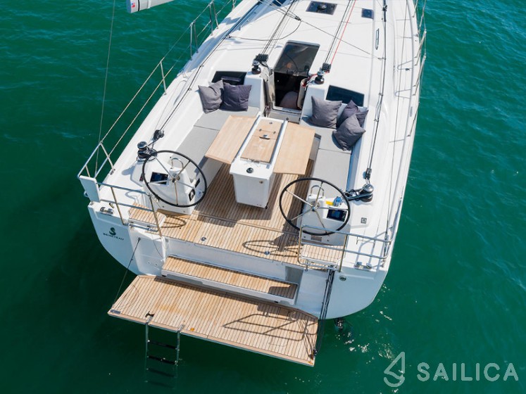 Oceanis 40.1 - Yacht Charter Sailica