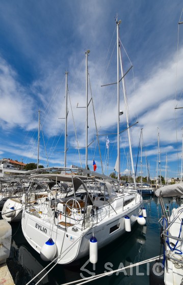 Oceanis 40.1 - Yacht Charter Sailica