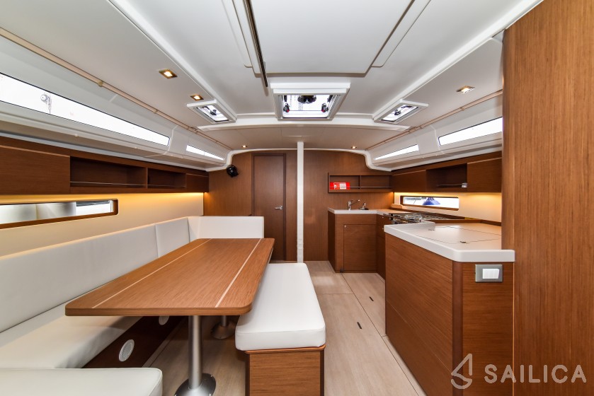 Oceanis 40.1 - Yacht Charter Sailica