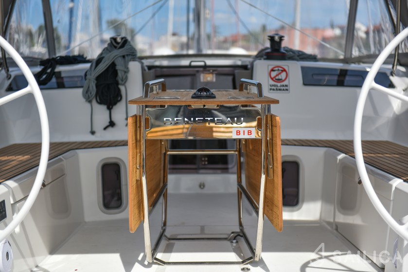 Oceanis 40.1 - Yacht Charter Sailica