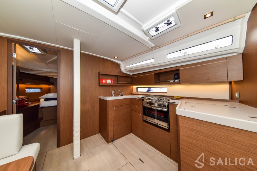 Oceanis 40.1 - Yacht Charter Sailica
