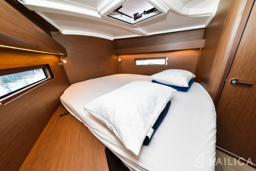 Oceanis 40.1 - Yacht Charter Sailica